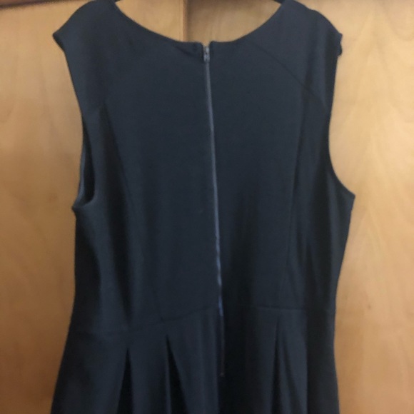 Sleeveless zipper back dress - Picture 3 of 4